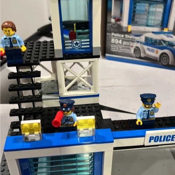 Lego police station - Picture 7 of 16